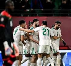 笑逐颜开！詹姆斯表扬布朗尼：保持微笑&继续前进！加油王子！