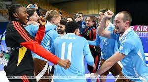 详解棒球规则中的打击区出界判定打者打击时脚的位置限制