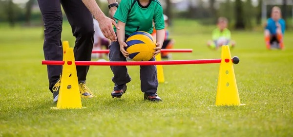 当年阿森纳为何把亨利卖给巴萨？枪手前CEO：因为亨利失去了速度