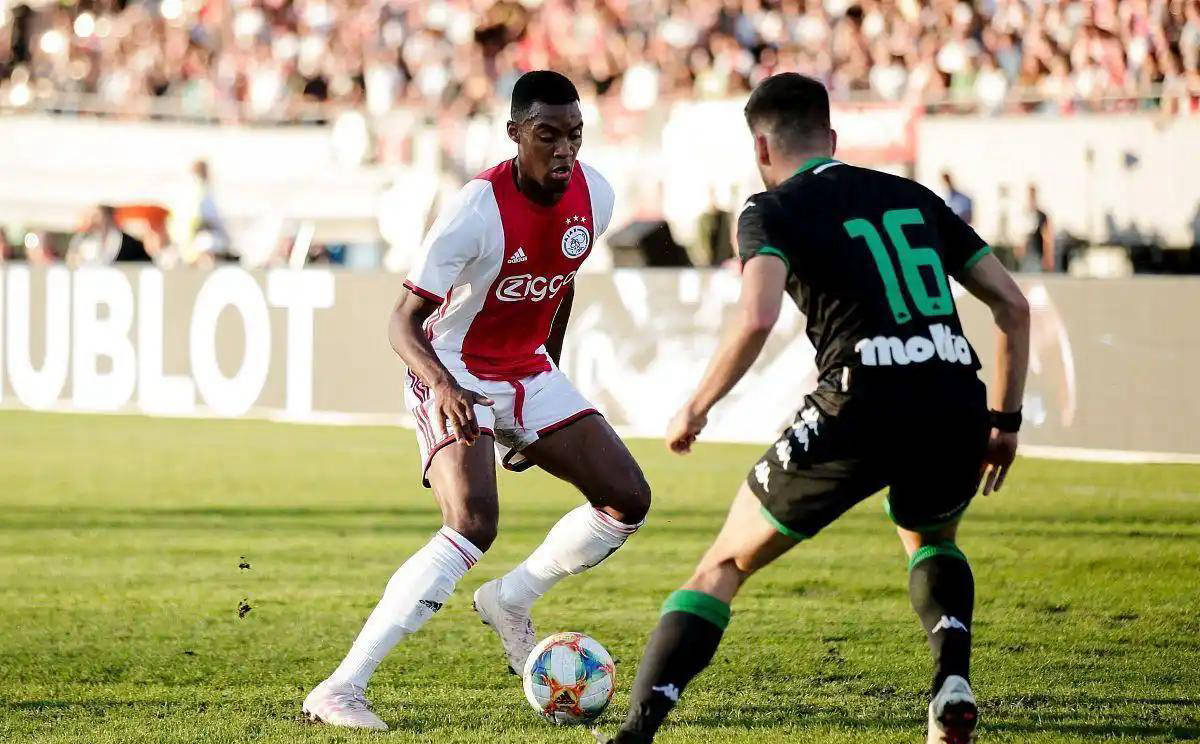 足坛的地位 足坛的地位